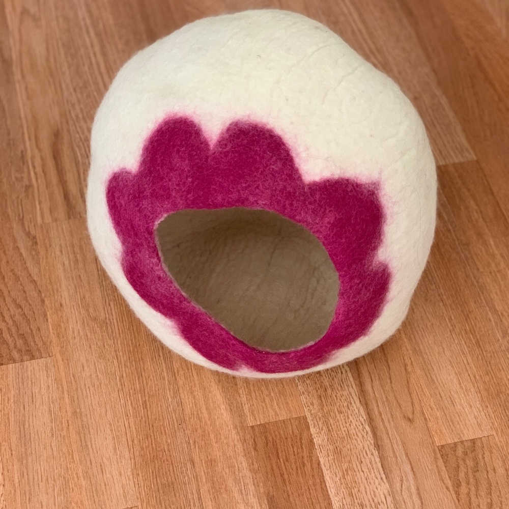 cave/ bed